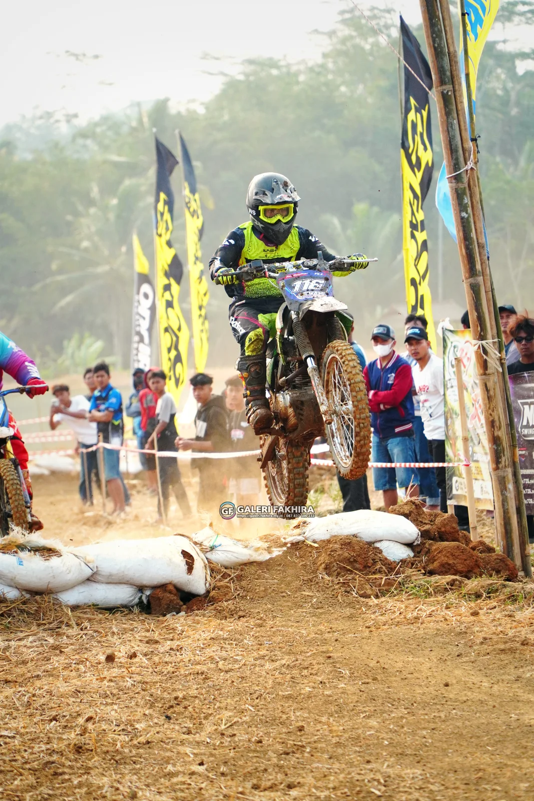 CRF06858