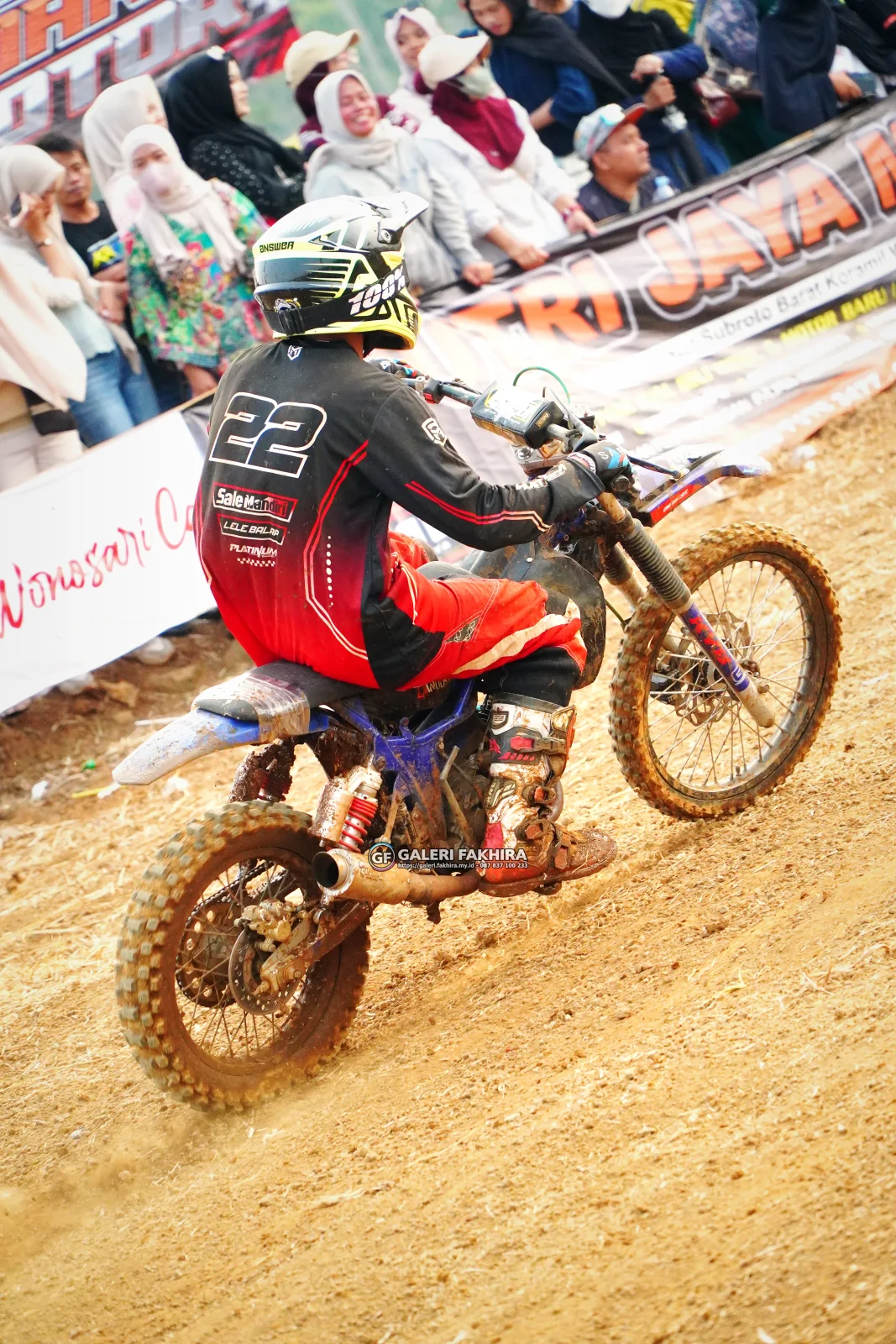 CRF06876
