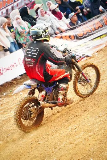 CRF06876