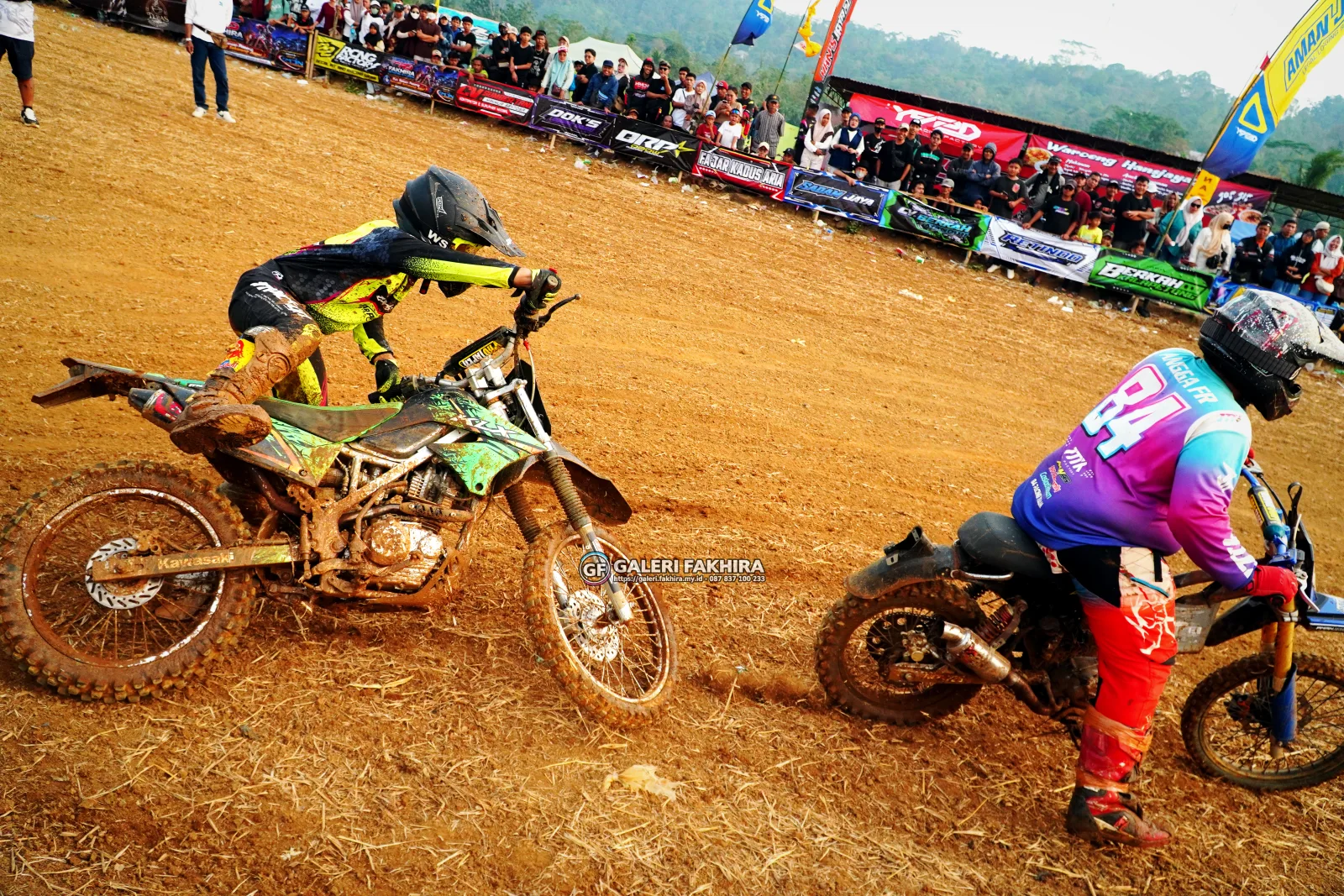 CRF06880