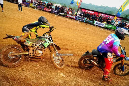CRF06880