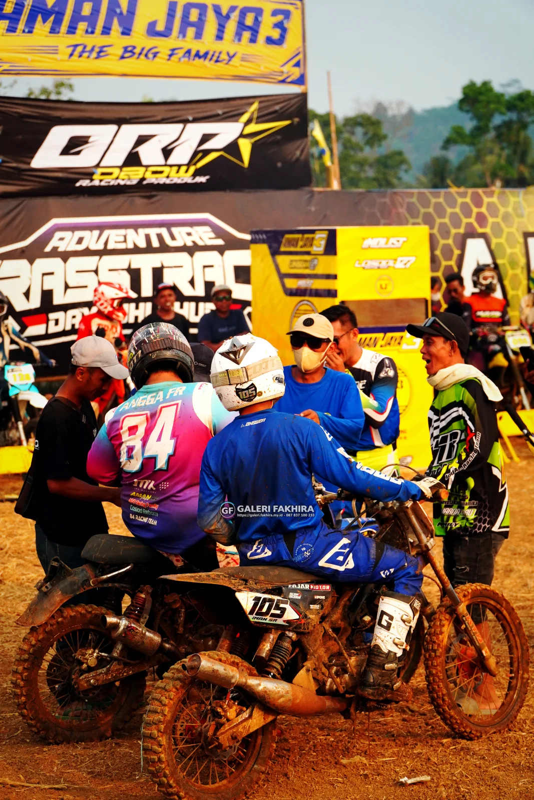 CRF06884