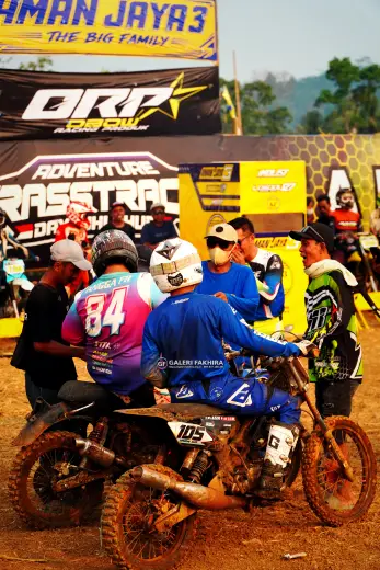 CRF06884