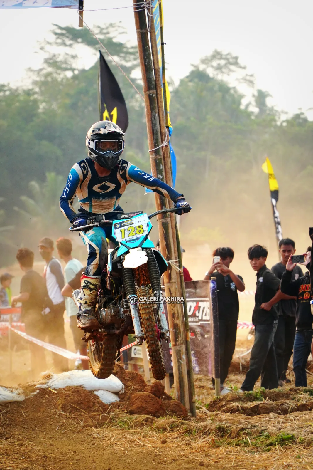 CRF06888
