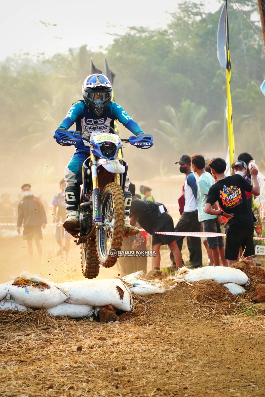 CRF06889