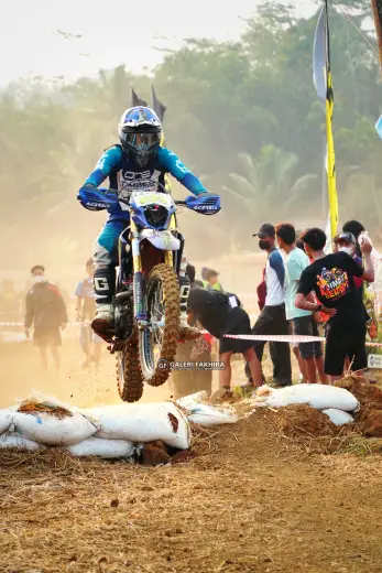 CRF06889