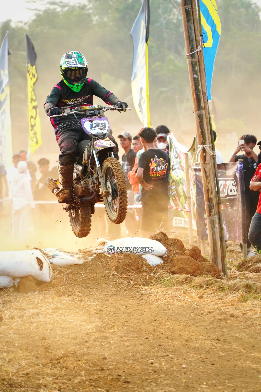 CRF06890