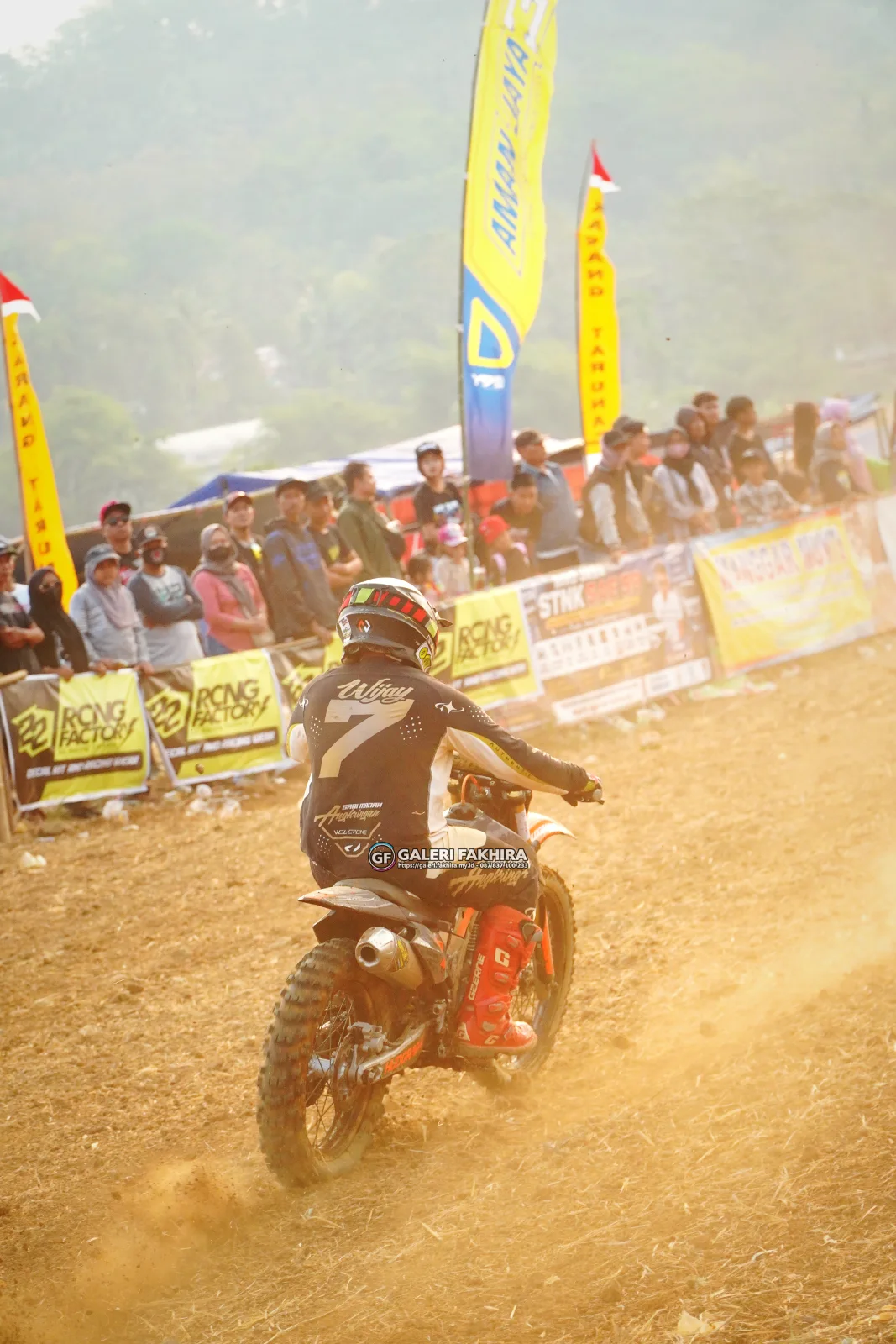 CRF06895