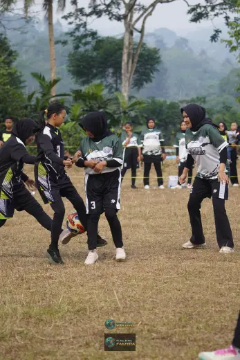 RT01 RW09 VS RT02 RW10 41