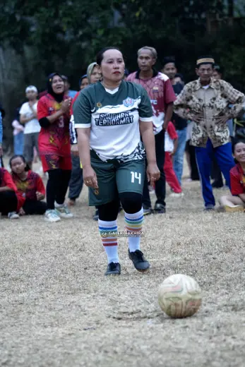 RT04 RW10 VS RT04 RW09 215